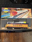 Athearn Ho-scale Diesel Engine Model Kit Chessie System C&o 8212 Used And Works. Fixed Price $40.00.