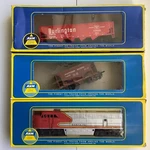 Ahm Yugoslavia 5028 Sante Fe + Austria Box Burlington Hopper Train Tyco Era. Fixed Price $19.95.