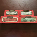 4 Tyco Scale Penn Central F9 Diesel Locomotive Train Hopper Refrigerator Car. Fixed Price $49.99.