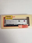 Train-miniature Ho Pacific Fruit Express 40 Ton Ara Steel Reefer 8122. Fixed Price $18.95.