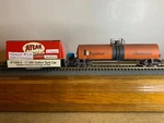 Atlas #1556-3 Hooker Chemicals 17,360 Gallon Tank Car #1264 Weath. H.o. 1:87. Fixed Price $40.99.