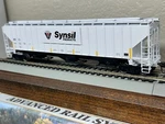 Synsil Products 4750 Cu Ft 18 Rib Sided Covered 3-BAY Hopper Car- Scale New. Fixed Price $76.95.